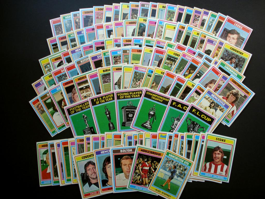 Image for TOPPS FOOTBALL CARDS! ENGLISH SET 1976/77 COMPLETE SET!!! NUMBERS 1 - 330